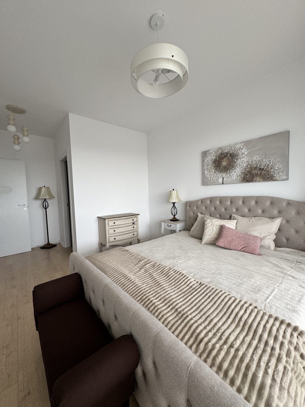 amenajarea dormitorului matrimonial intr-un apartament cu 3 camere